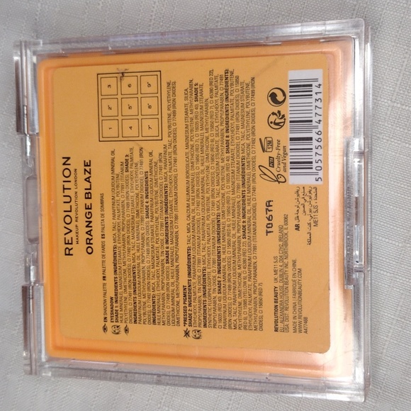 Revolution Neon Heat Eyeshadow Palette - Picture 3 of 4